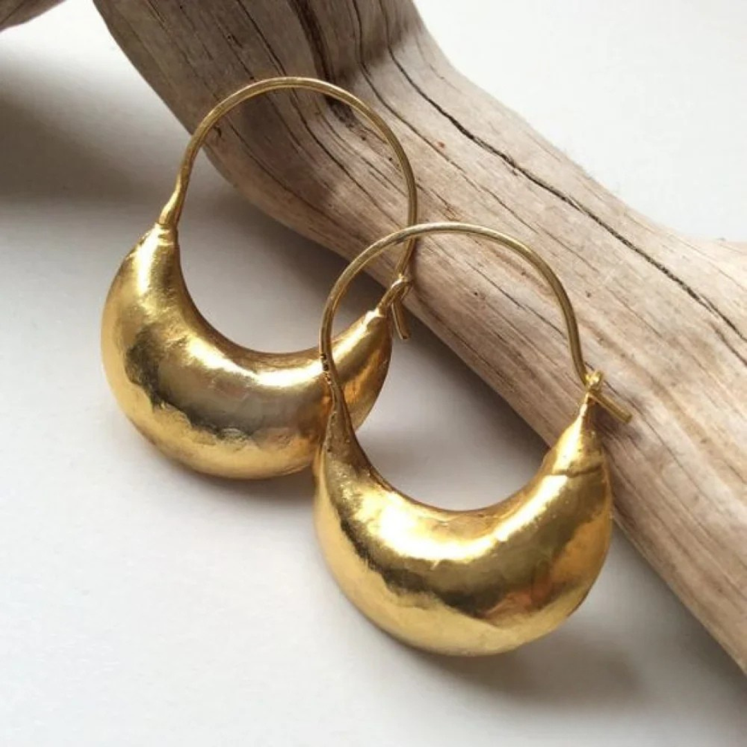 Classic Round Gold Stud Earrings - Luxicro