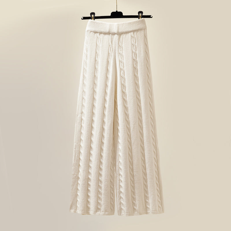 Soft Chic Women's Loungewear Set - Elegant Comfort Wear