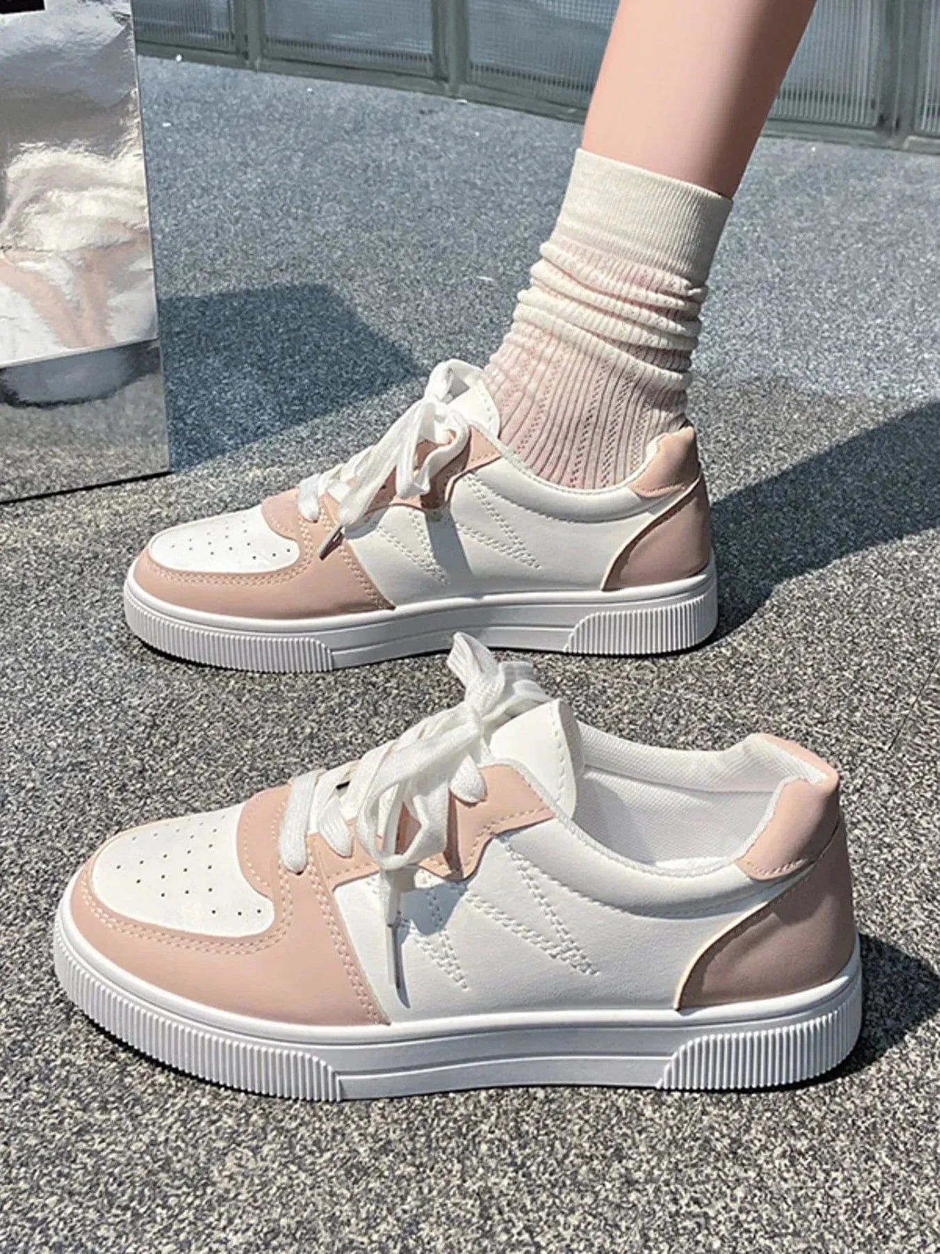 Classic Tie Low Top Shoes