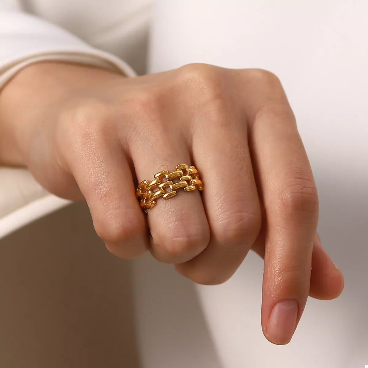 Luxury Gold Cut Out Ring - EasyApparels