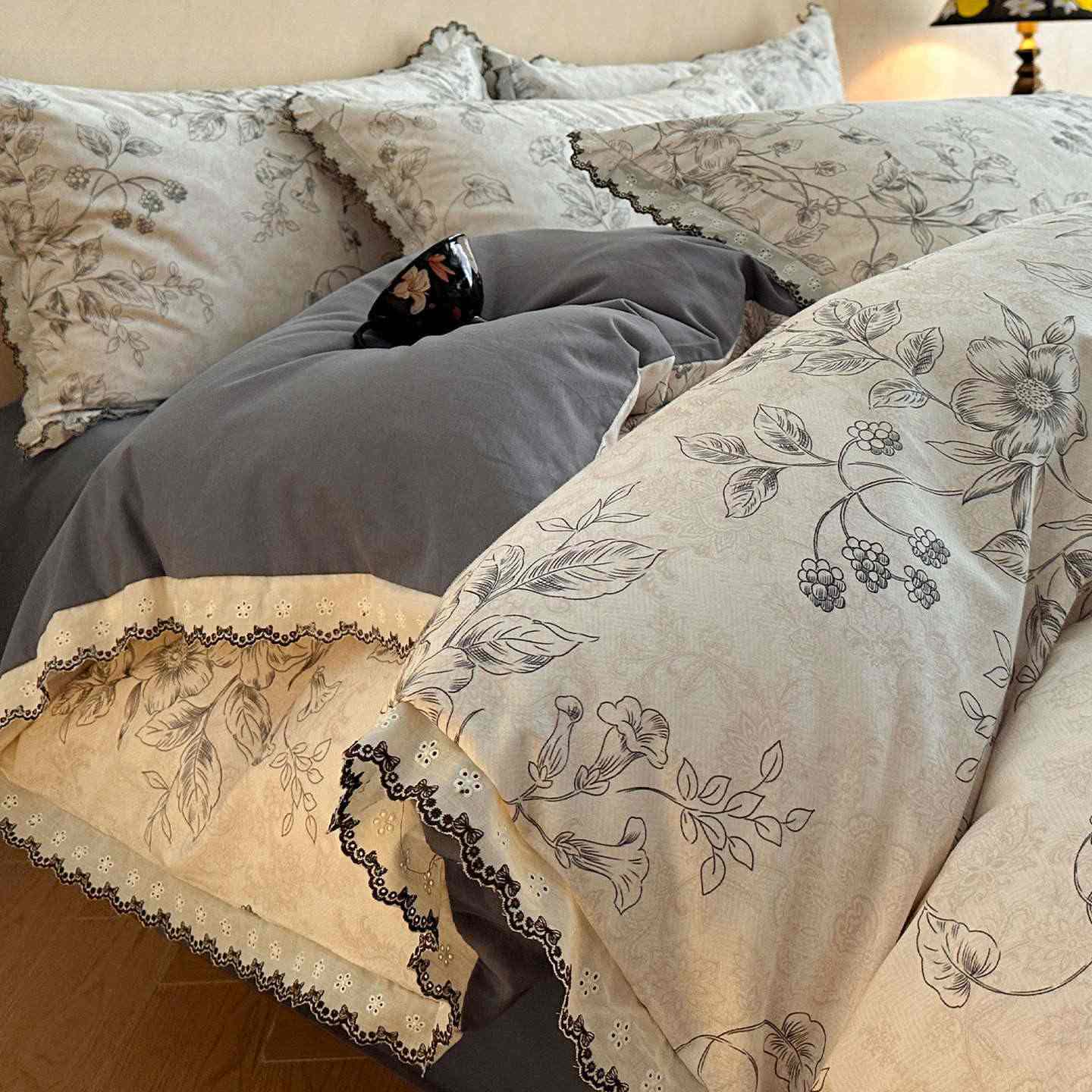 Elegant Rose Patterned Bed Sheet Set - Vossary