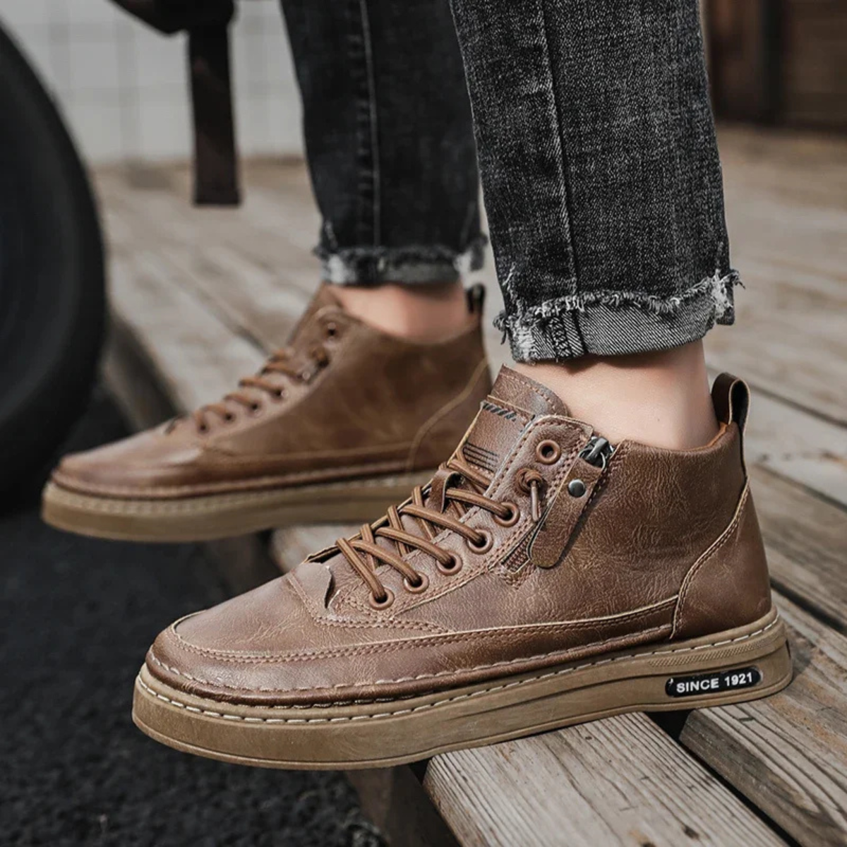 Stylish Men's Leather Zip Up Boots