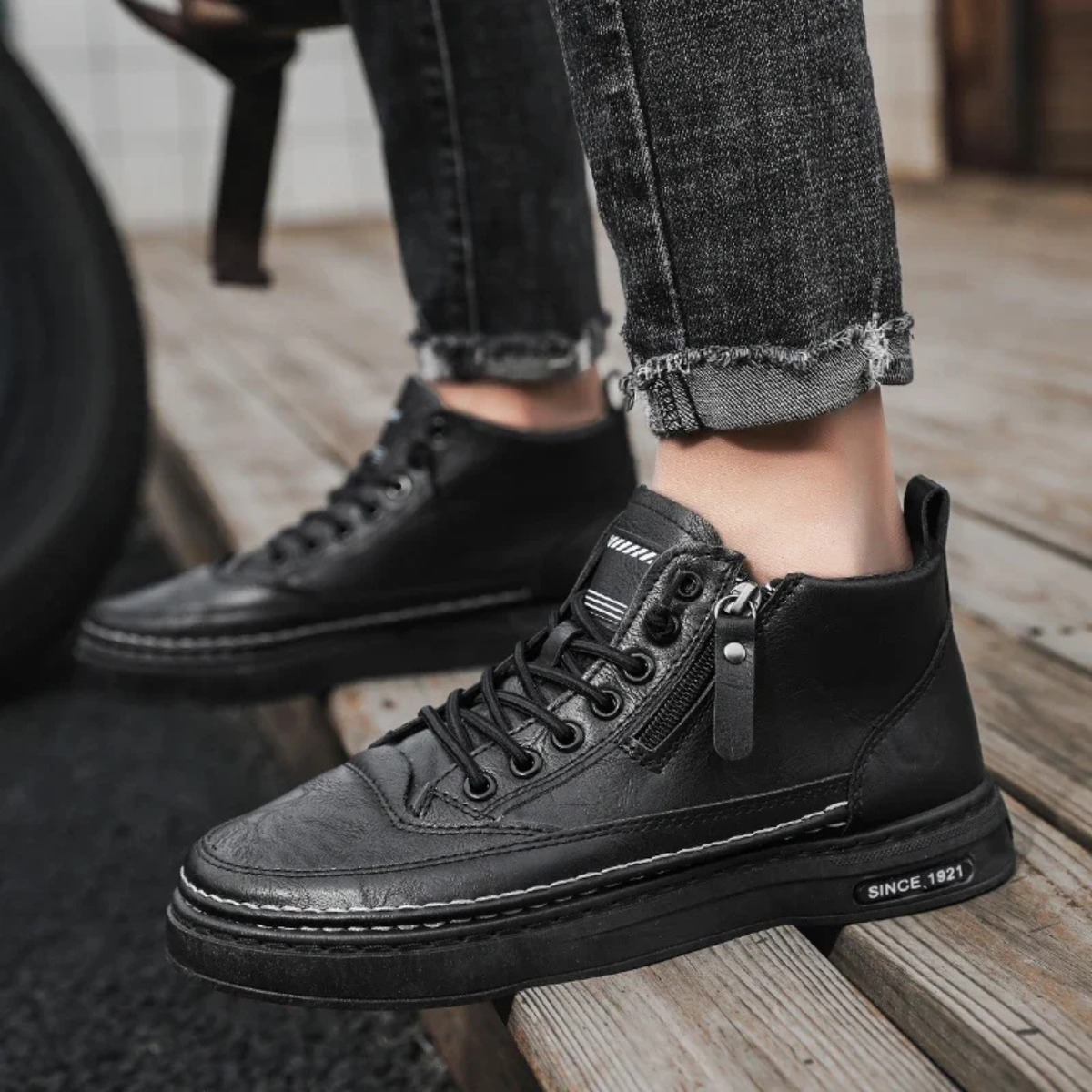 Stylish Men's Leather Zip Up Boots