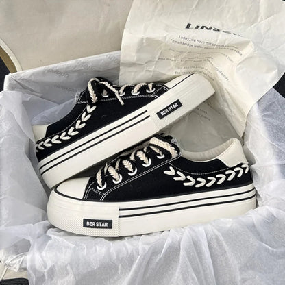 Comfortable Lace Up Canvas Shoes