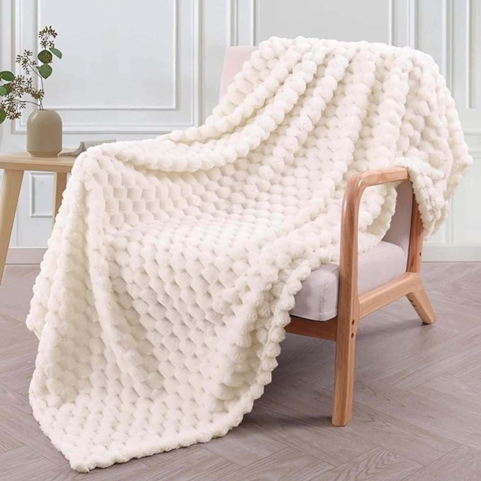 Soft Plush Fleece Blanket With Fun Bubble Pattern - Vossary