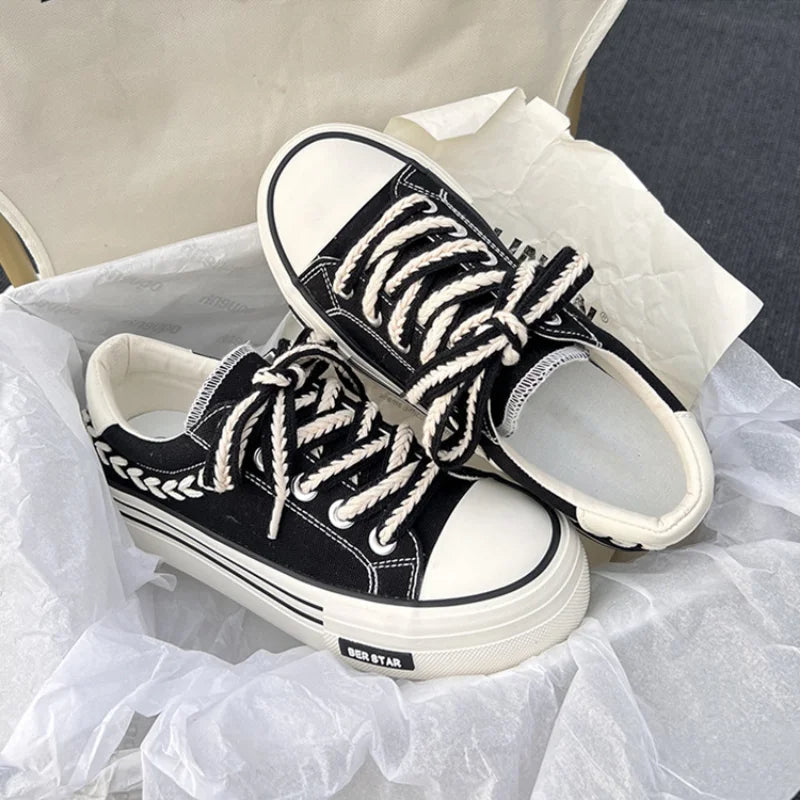 Comfortable Lace Up Canvas Shoes - Vossary