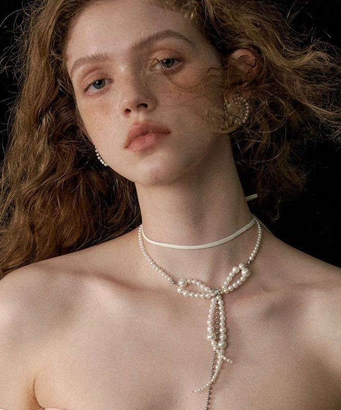 Collier blanc à double pendentif avec perles et détail en pompon - EasyApparels