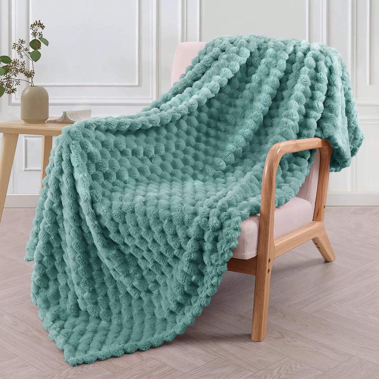 Soft Plush Fleece Blanket With Fun Bubble Pattern