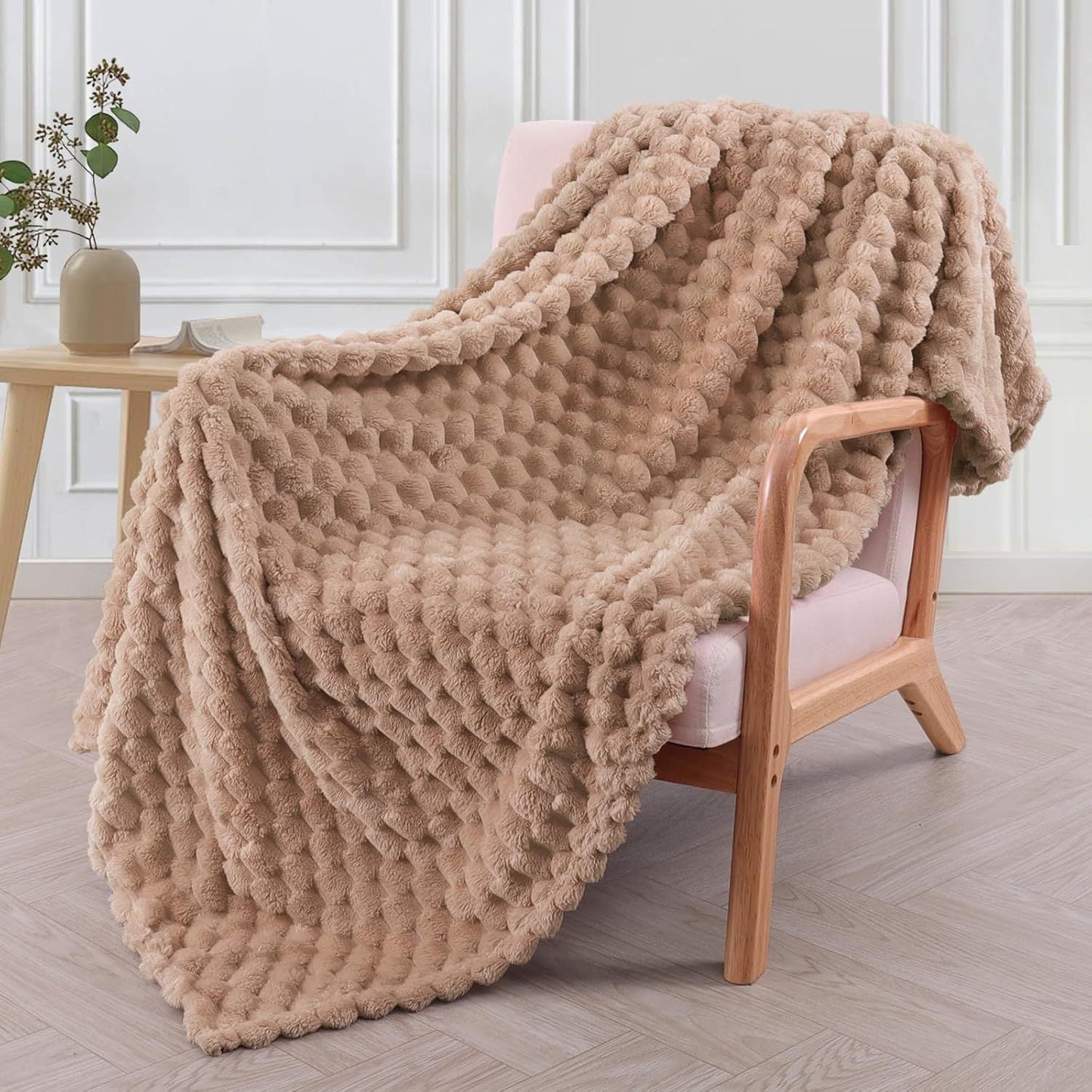 Soft Plush Fleece Blanket With Fun Bubble Pattern