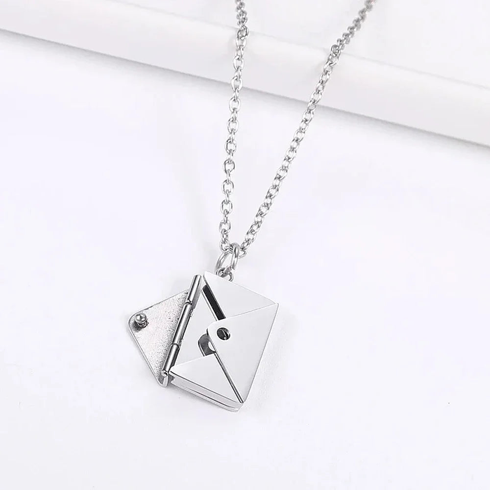 Customizable Heart Pendant Necklace – Silver Mom Gift Jewelry