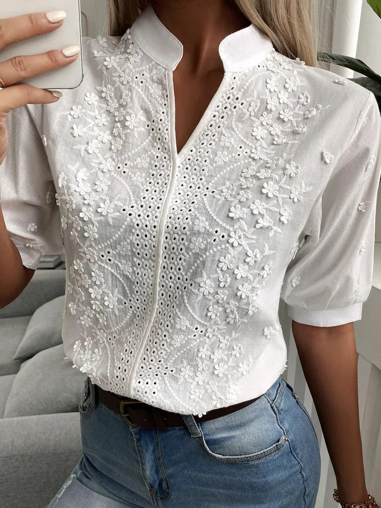 Chic Ladies Blouse - Comfortable Fit Top for Any Occasion - Luxicro