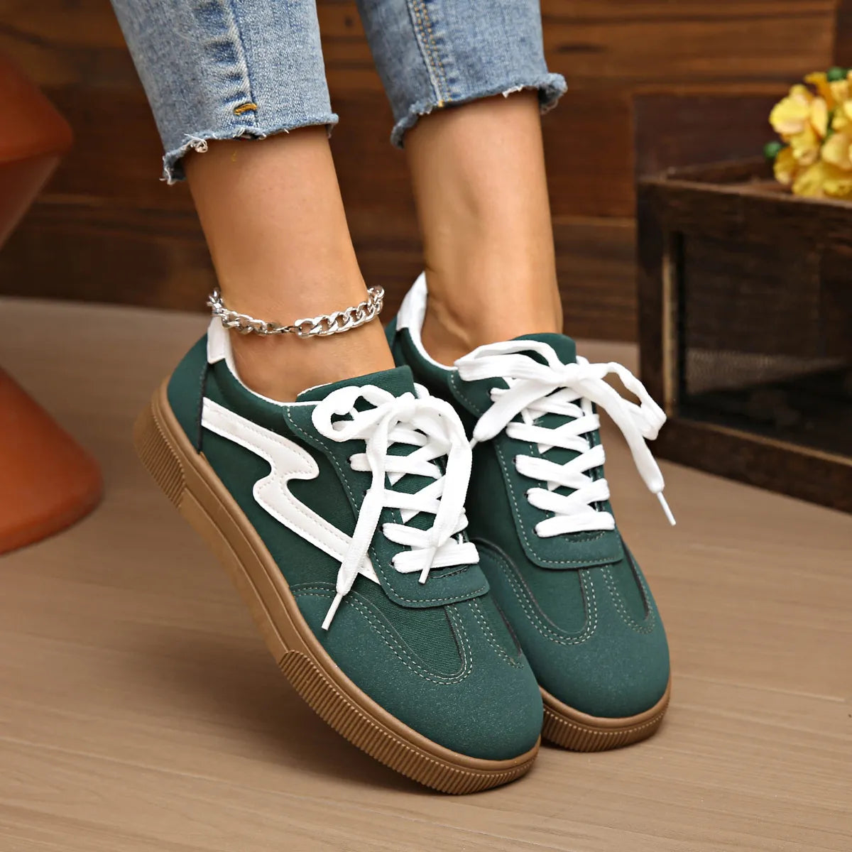 Classic Low Top Tie Shoes