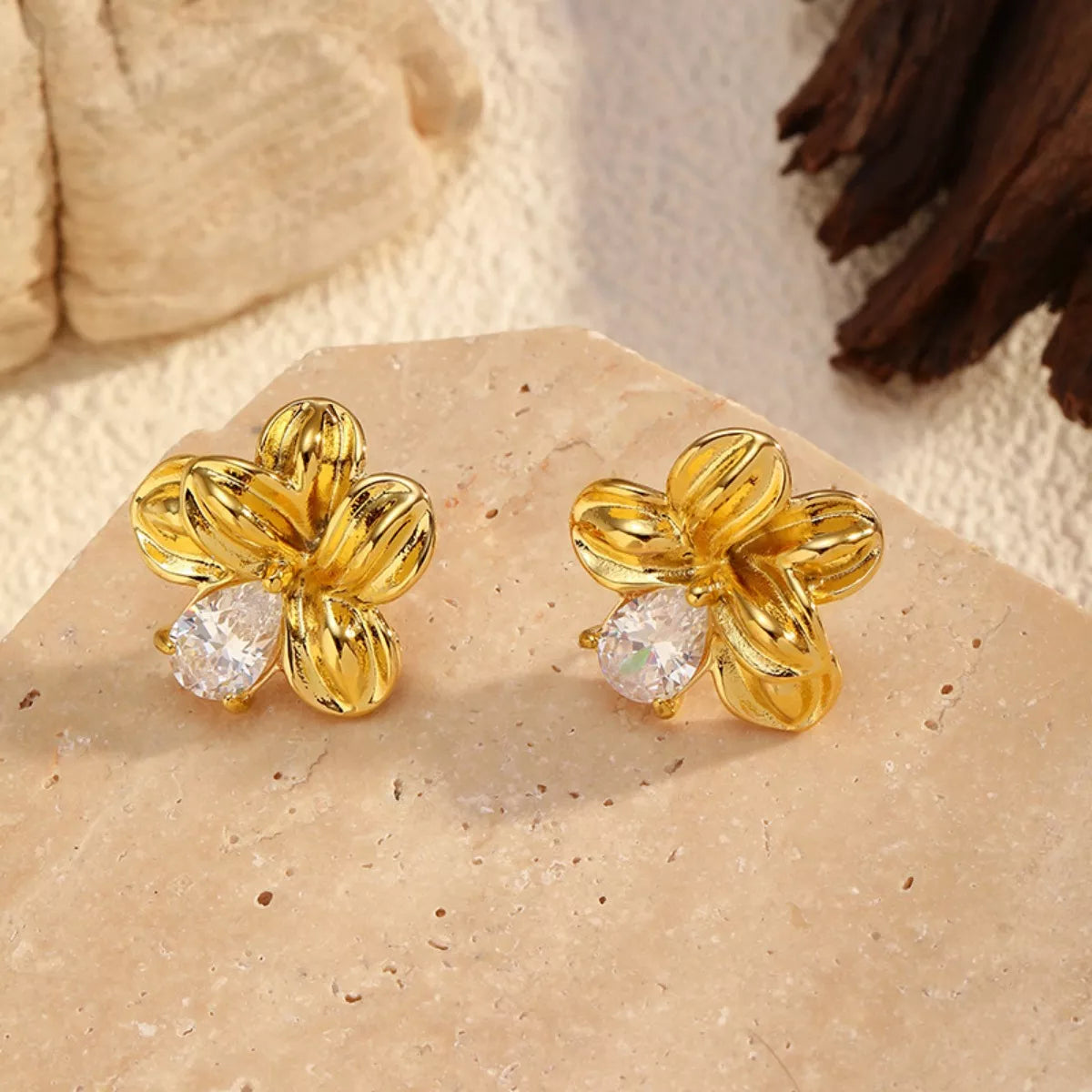 Luxurious Gold Floral Stud Earrings - EasyApparels