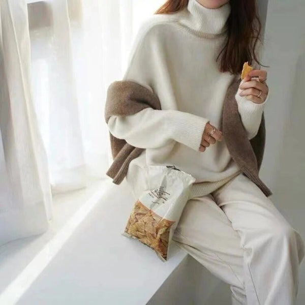 Cozy Women's Oversized Wool Turtleneck Sweater