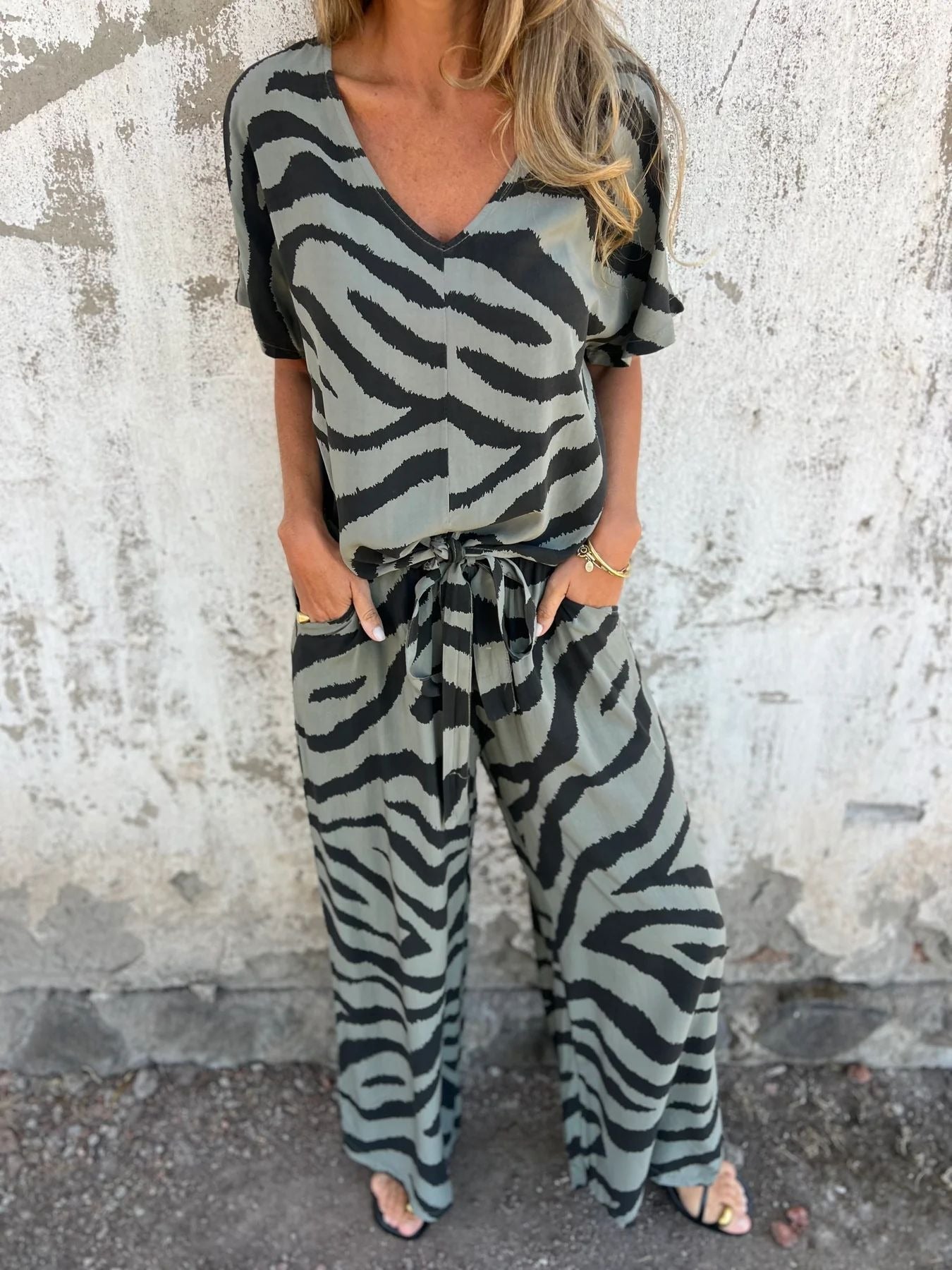 Comfortable Zebra Print V-Neck Top and Pants Set