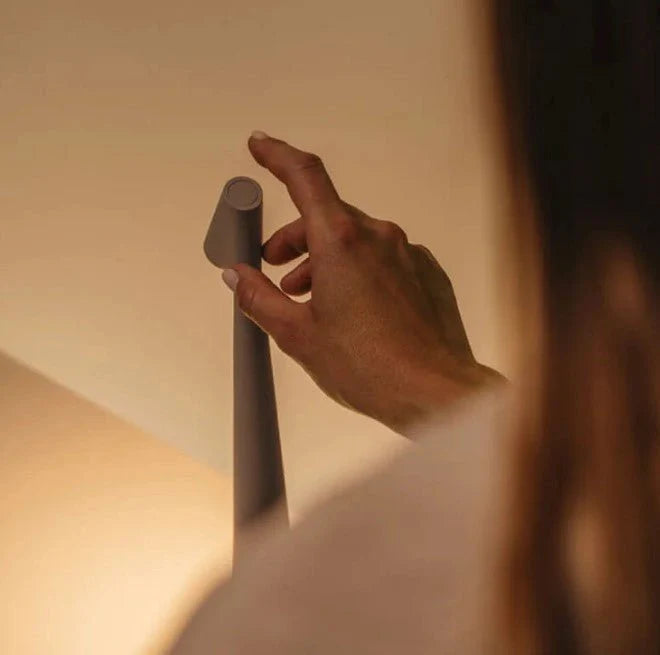 Minimalist Wireless Table Lamp With LED Light