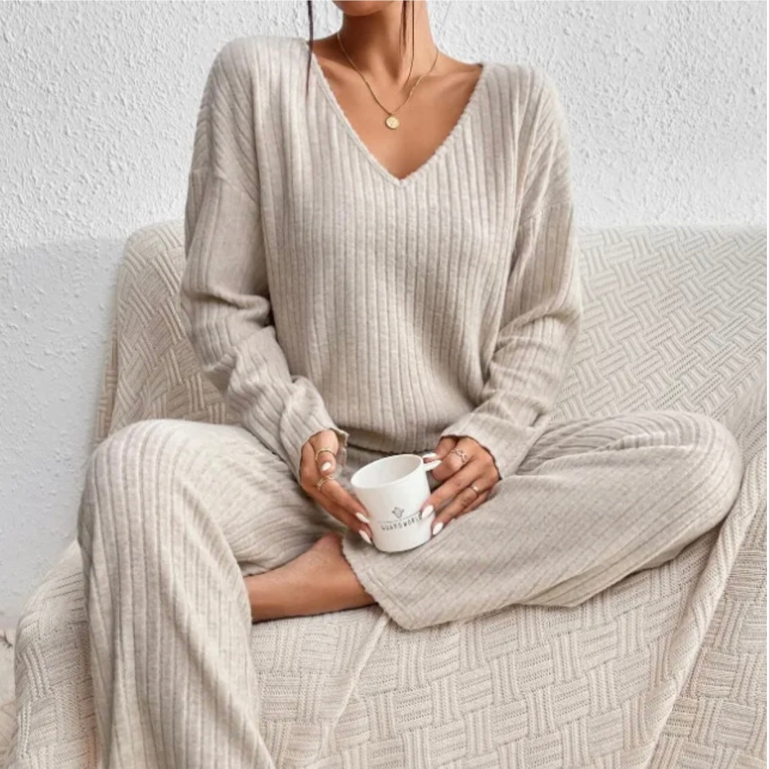 Comfy 2-Piece Lounge Wear Set - EasyApparels